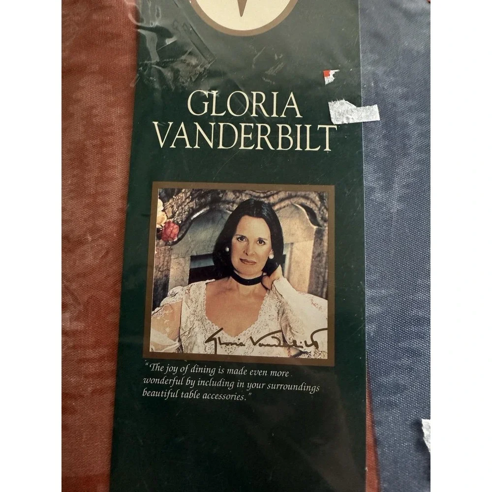 Vintage Gloria Vanderbilt Flannel Backed Vinyl‎ Tablecloth 60